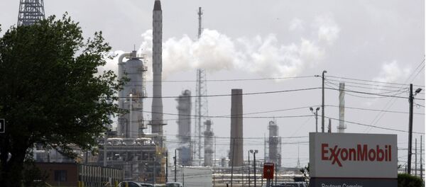 In this April 16, 2010 file photo, steam rises from towers at an Exxon Mobil refinery in Baytown, Texas - Sputnik International