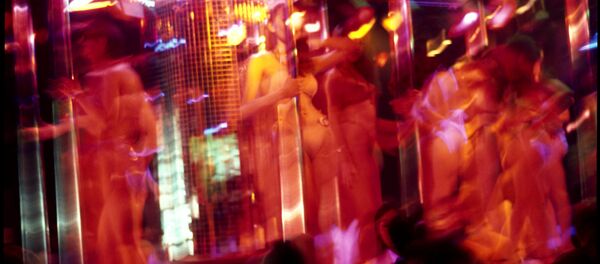 Congress is worried the promiscuous feds may have divulged state secrets during their trysts. - Sputnik International