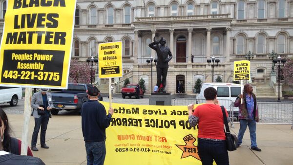 Demonstrators protest the death of Freddie Gray outside Baltimore City Hall on Monday, April 20, 2015. - Sputnik International