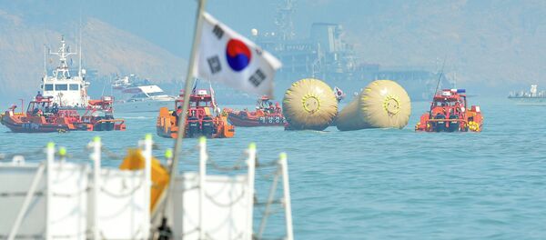 South Korean rescue teams take part in recovery operations at the site of the sunken 'Sewol' ferry, marked with buoys, off the coast of the South Korean island of Jindo South Korean rescue teams take part in recovery operations at the site of the sunken 'Sewol' ferry, marked with buoys, off the coast of the South Korean island of Jindo - Sputnik International