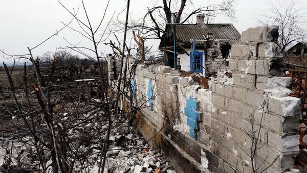 A destroyed structure in Logvinovo in the Donetsk Region - Sputnik International