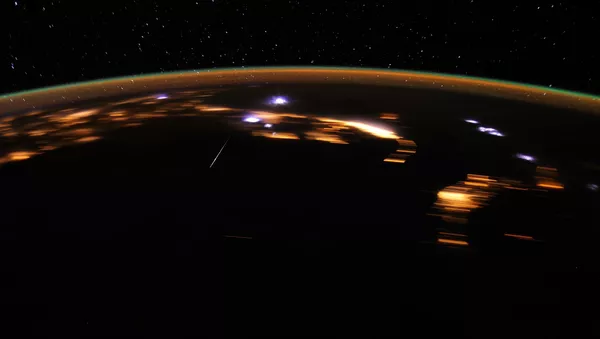 Stunning Lyrids Over Earth at Night - Sputnik International