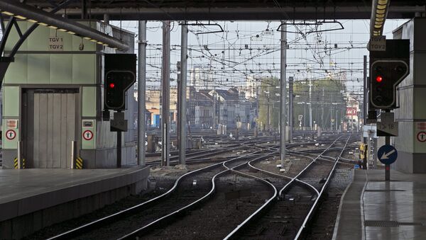 Empty tracks are seen at Midi railway station during a national strike in Brussels April 22, 2015 - Sputnik International
