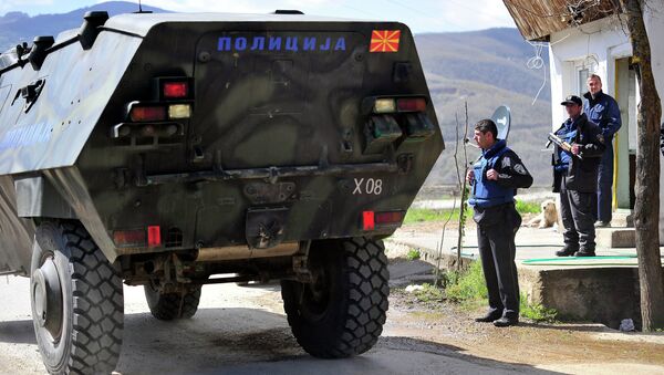 An armoured vehicle of a special police unit passes a checkpoint on the road to the village of Goshince, from where police officers were taken hostage overnight, north of the capital Skopje on April 21, 2015 - Sputnik International