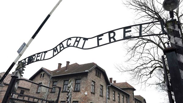 File photo of the sign Arbeit macht frei (Work makes you free) at the main gate of the former German Nazi concentration and extermination camp Auschwitz in Oswiecim January 19, 2015 - Sputnik International