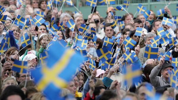 Swedes wave flags at the Skansen open-air museum in Stockholm on 6 June 2005 to celebrate National Day. - Sputnik International