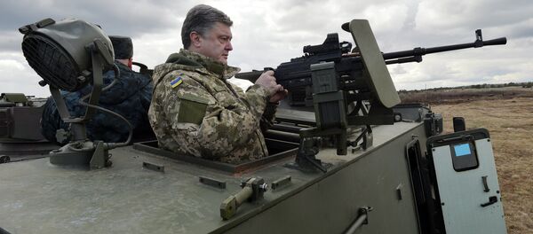 Ukrainian President Petro Poroshenko examines a British-made Saxon armored personnel carrier with a Ukrainian weapon system while visiting a military base outside Kiev on April 4, 2015 Ukrainian President Petro Poroshenko examines a British-made Saxon armored personnel carrier with a Ukrainian weapon system while visiting a military base outside Kiev on April 4, 2015 - Sputnik International