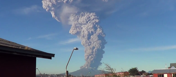 Volcano Erupts in Chile Sending Plume of Ash Miles into Sky (VIDEO) Volcano Erupts in Chile Sending Plume of Ash Miles into Sky (VIDEO) - Sputnik International