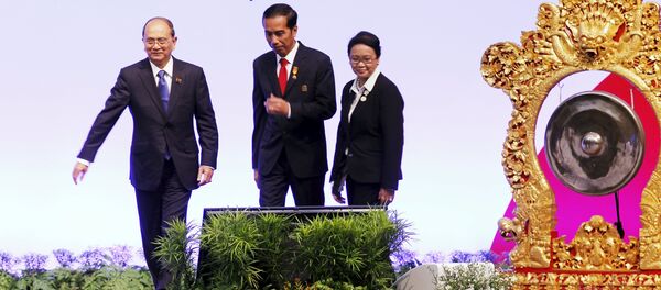 Myanmar's President Thein Sein, Indonesia's President Joko Widodo, and Indonesian Minister of Foreign Affairs Retno Marsudi walks after the opening ceremony of the Asian African Conference Myanmar's President Thein Sein, Indonesia's President Joko Widodo, and Indonesian Minister of Foreign Affairs Retno Marsudi walks after the opening ceremony of the Asian African Conference - Sputnik International