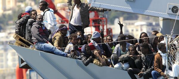 The United Nations human rights chief on Friday accused members of the British tabloid press of inciting hatred towards migrants in the Mediterranean, and urged authorities to curb hate speech in the media. - Sputnik International