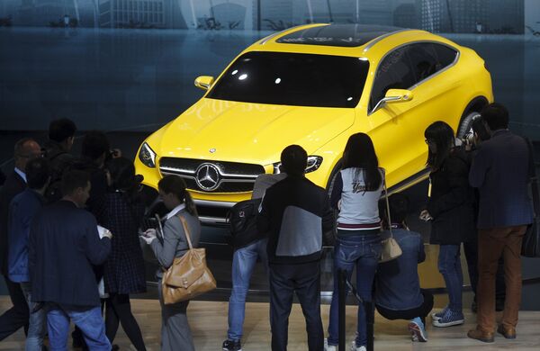 Mercedes-Benz to Recall Nearly 670,000 Cars in China Over Engine Oil Leak, Media Report - Sputnik International