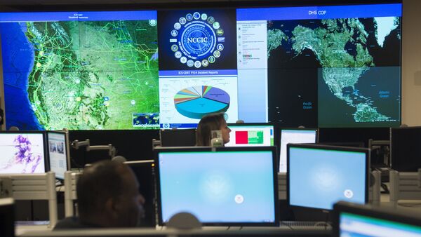 Staff members sit at their work stations at the National Cybersecurity and Communications Integration Center in Arlington, Virginia, January 13, 2015 - Sputnik International