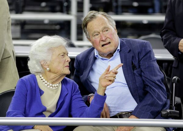 Former President George H.W. Bush and his wife Barbara Bush Former President George H.W. Bush and his wife Barbara Bush - Sputnik International