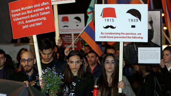 People take part in a demonstration after an ecumenical service remembering the Armenian 'slaughter' at the Berlin Cathedral Church in Berlin, Germany, Thursday, April 23, 2015 - Sputnik International