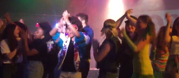 Stage Collapses - Sputnik International