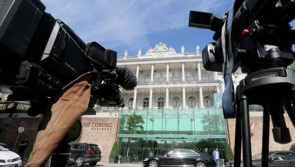Cameras stand in front of a luxury downtown hotel, where closed-door nuclear talks with Iran take place, in Vienna, Austria - Sputnik International