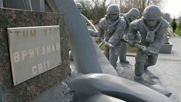 To those who saved the world. A monument to firemen who extinguished the Chernobyl nuclear plant Unit 4 conflagration immediately after the disaster - Sputnik International