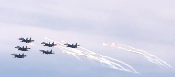 Russia: Jet-fighter aerobatics dazzle St. Petersburg - Sputnik International