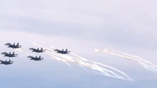 Russia: Jet-fighter aerobatics dazzle St. Petersburg - Sputnik International