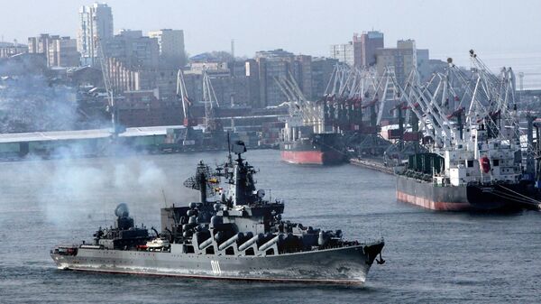 Guided missile cruiser Varyag receives a ceremonial welcome - Sputnik International