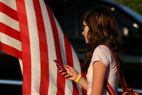 A woman uses a cell phone. A woman uses a cell phone. - Sputnik International