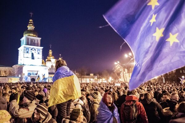 Participants of a rally in support of Ukraine's European integration at Mikhaylovskaya Square in Kiev Participants of a rally in support of Ukraine's European integration at Mikhaylovskaya Square in Kiev - Sputnik International