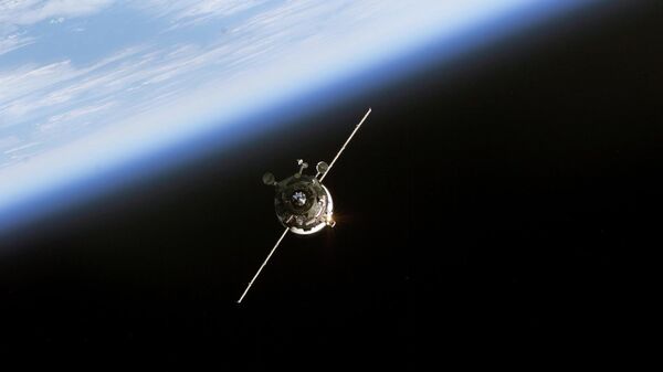 In this 11 June, 2003 NASA image an unmanned Progress supply vehicle (L), backdropped by the blackness of space and Earth's horizon, approaches the Pirs Docking Compartment (out of frame) attached to the Zvezda Service Module on the International Space Station (ISS) - Sputnik International