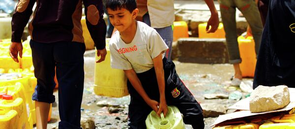 A Yemeni boy carries a jerrycans filled with water from a public tap amid an acute shortage of water supply to houses in the capital Sanaa. A Yemeni boy carries a jerrycans filled with water from a public tap amid an acute shortage of water supply to houses in the capital Sanaa. - Sputnik International