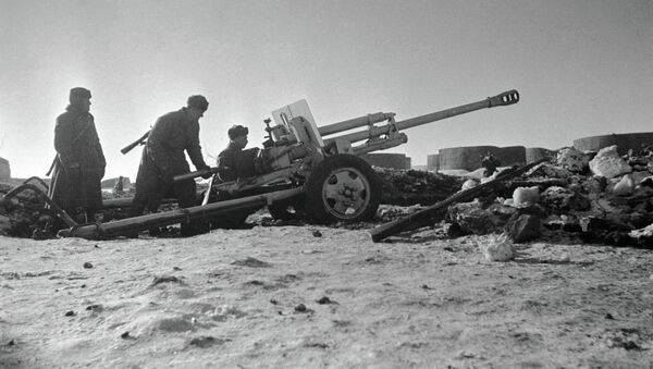 Red Army soldiers repulsing a tank assault near Stalingrad - Sputnik International