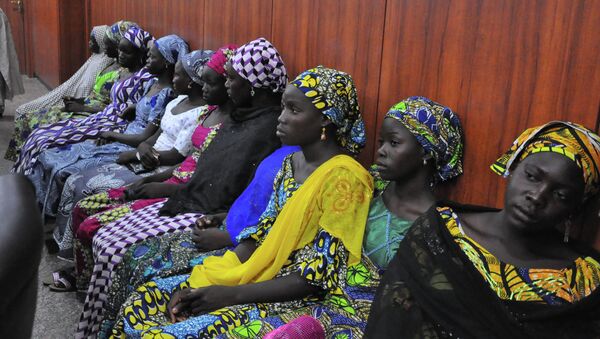 Some of the escaped Kidnapped girls of the government secondary school Chibok, attend a meeting with Borno state governor. - Sputnik International