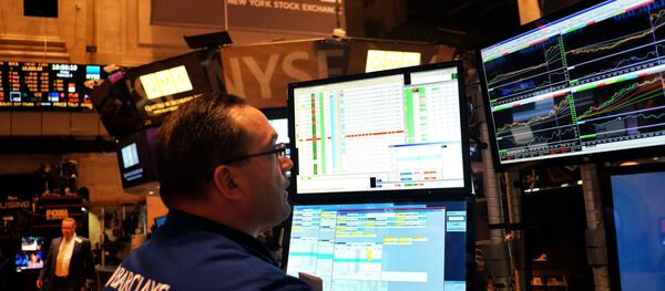 A trader works on the floor of the New York Stock Exchange (NYSE) on February 6, 2015 - Sputnik International