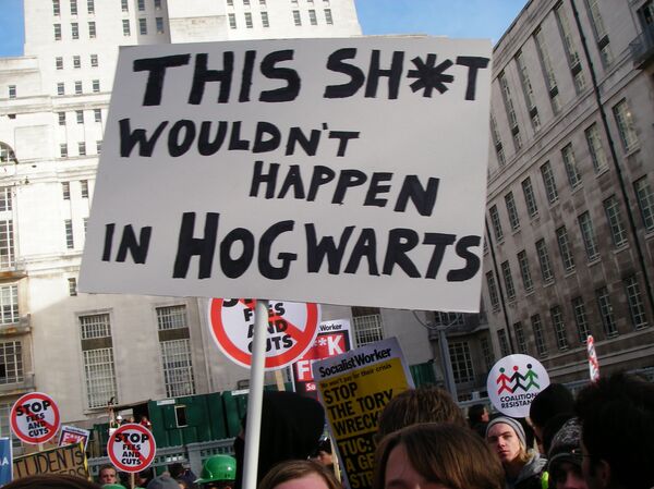 UK students protesting against the hike in university tuition fees. UK students protesting against the hike in university tuition fees. - Sputnik International