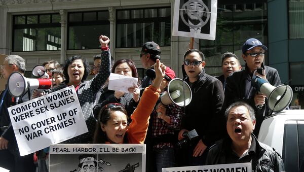 Chinese American and Korean American protesters hold up signs and yell as they rally outside of Japanese Consulate in San Francisco, Tuesday, April 28, 2015 - Sputnik International