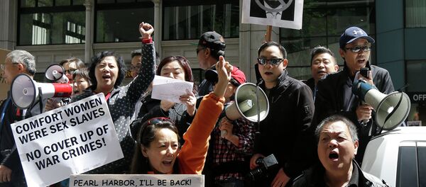 Chinese American and Korean American protesters hold up signs and yell as they rally outside of Japanese Consulate in San Francisco, Tuesday, April 28, 2015 - Sputnik International