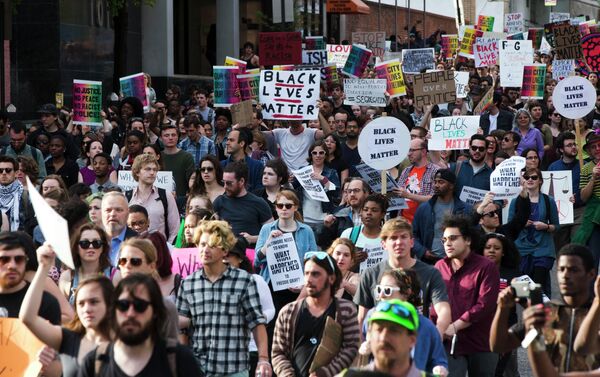 Protestors march Wednesday, April 29, 2015, in Baltimore. - Sputnik International