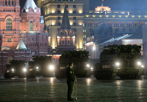 A column of military hardware during the rehearsal of  the Victory Day Parade on Moscow's Red Square - Sputnik International
