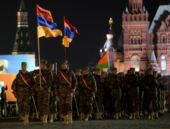 Servicemen during the rehearsal of the Victory Day Parade on Moscow's Red Square - Sputnik International