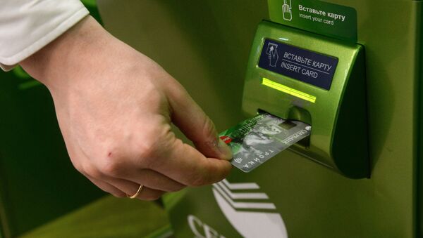 Using a bank card at  an ATM - Sputnik International