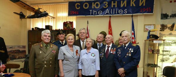 The US Ambassador to Russia John Tefft during visit of the museum Allies and Lend-lease - Sputnik International
