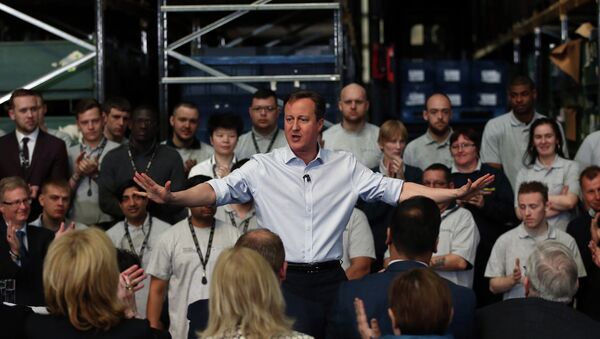 Britain's Prime Minister and leader of the Conservative party David Cameron (C) makes a speech during a UK general election campaign visit to an engineering factory in Birmingham on April 29, 2015 - Sputnik International