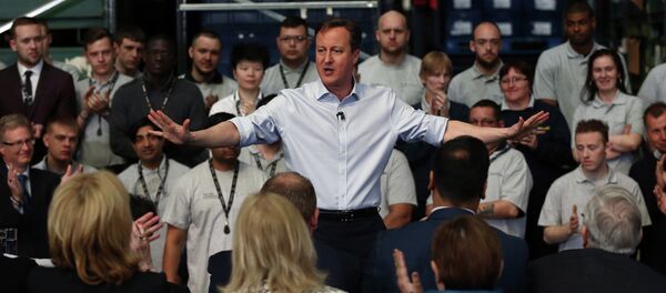 Britain's Prime Minister and leader of the Conservative party David Cameron (C) makes a speech during a UK general election campaign visit to an engineering factory in Birmingham on April 29, 2015 Britain's Prime Minister and leader of the Conservative party David Cameron (C) makes a speech during a UK general election campaign visit to an engineering factory in Birmingham on April 29, 2015 - Sputnik International