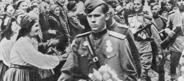 Liberation of Tallinn. Residents welcome the Soviet troops - Sputnik International