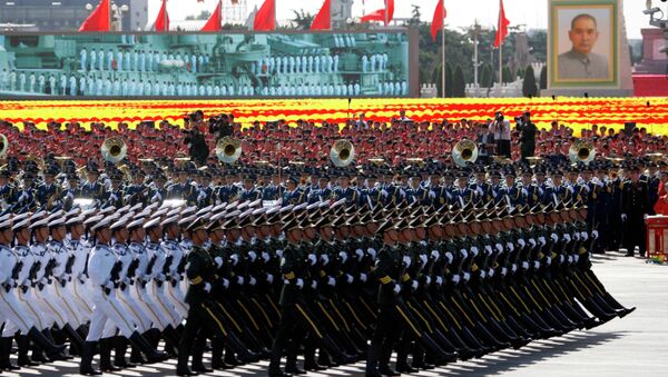 Chinese soldiers march during a military parade to mark the 60th anniversary of China in Beijing Thursday, Oct. 1, 2009. - Sputnik International
