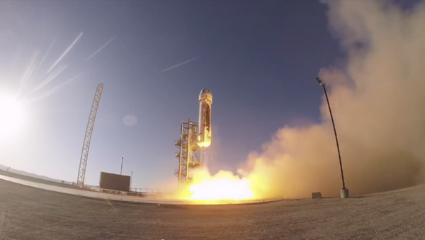 Jeff Bezos test-launches a suborbital rocket. - Sputnik International