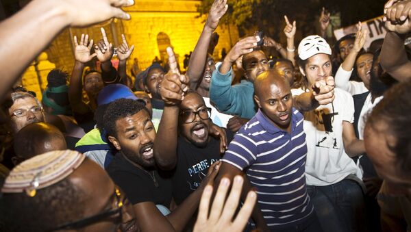 Israeli protesters, Jews of Ethiopian origin, participate in a protest on what they say was police violence against their community in Jerusalem April 30, 2015 - Sputnik International