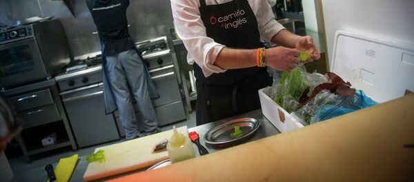 Spanish chef prepares a dish Spanish chef prepares a dish - Sputnik International