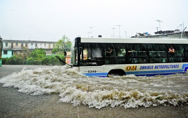 A transport bus wades along a flooded street during an intense rainstorm in Havana. - Sputnik International
