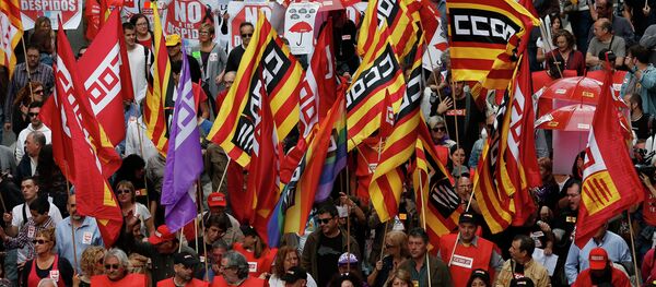 People protest during a May Day rally in the center of Barcelona, Spain, Friday, May 1, 2015 People protest during a May Day rally in the center of Barcelona, Spain, Friday, May 1, 2015 - Sputnik International