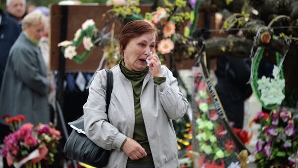 A woman cries during a gatherin in front of the Trade Union House in Odessa, southern Ukraine, on May 2, 2015, in memory of people who died in a fire at the Trade Union House in May 2014 - Sputnik International