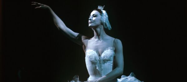 Maya Plisetskaya performing on stage Maya Plisetskaya performing on stage - Sputnik International